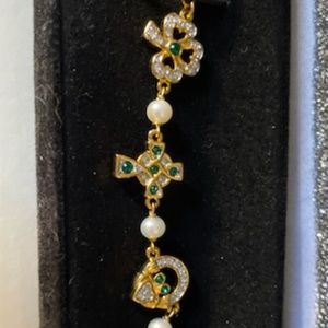 Yellow gold bracelet with Irish theme